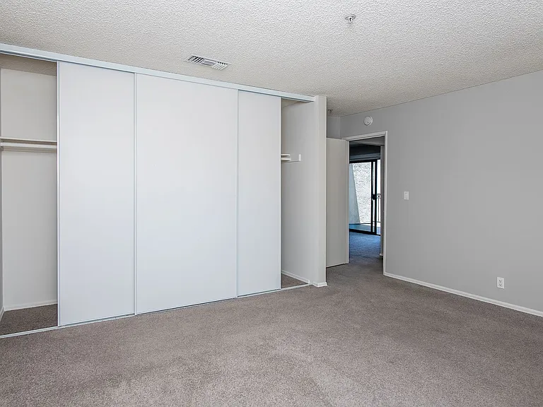 404 E Birch St — Photo 46