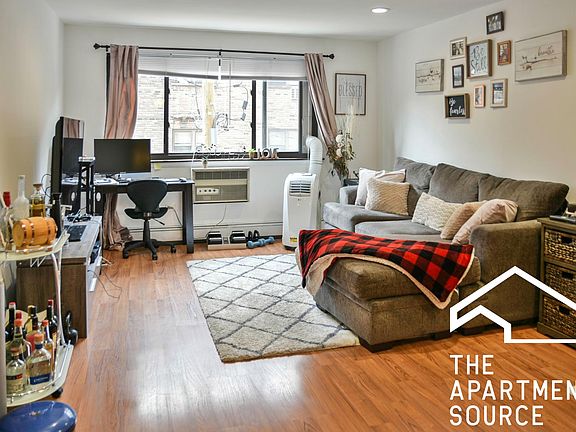 2nd image of 607 W Wrightwood Ave APT 310