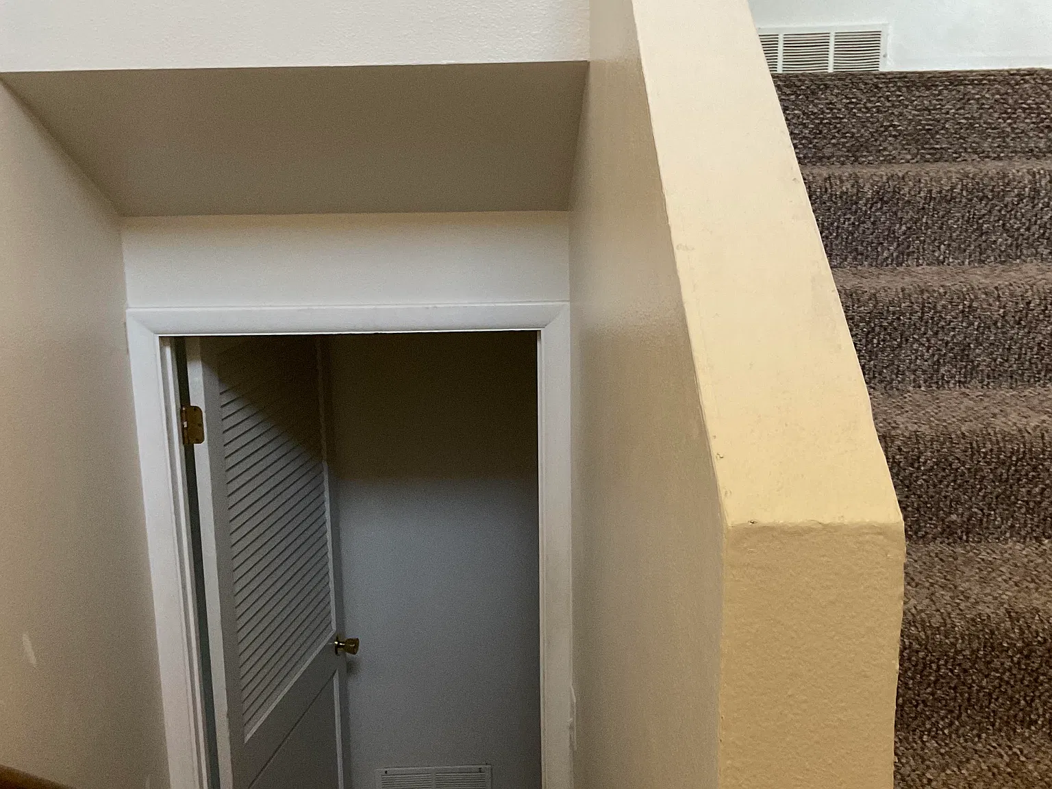 5 bed, 2000 sqft, $2,300 — Photo 2