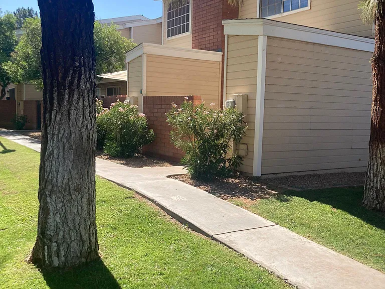 625 S Westwood St #113 — Photo 3