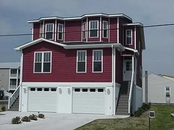 214 3rd Ave S, Kure Beach, NC 28449