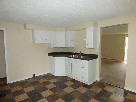 4th image of 8201 S Burlington Dr