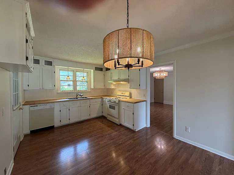 524 Graycroft Dr SW — Photo 4
