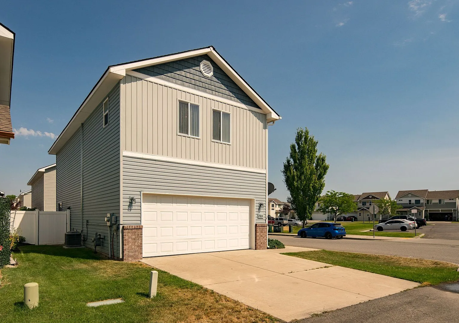 Pet-Friendly 3-Bedroom, 2.5-Bath Two-Story Home with Plank Flooring — Photo 3