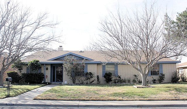 1st image of 3997 Lakeside Dr
