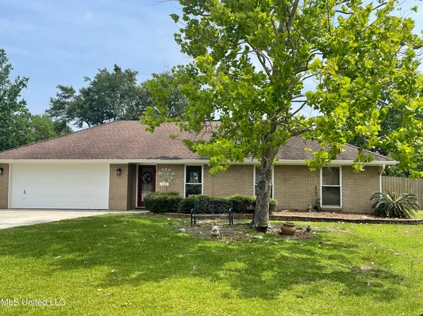 2253 N Country Club Ln, Biloxi, MS 39532