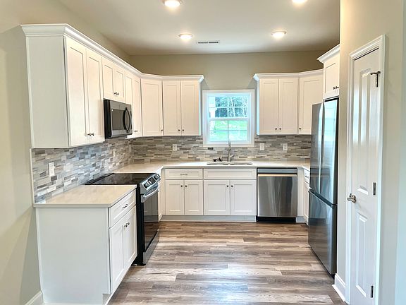 3rd image of 2754 Cedrus Ave