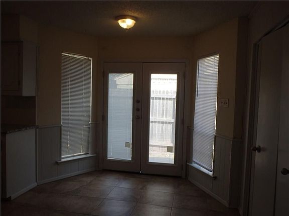 4th image of 634 Woodhaven Pl