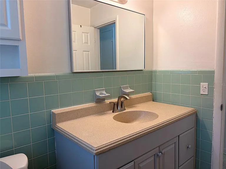 1320 Hartley Ave — Photo 16