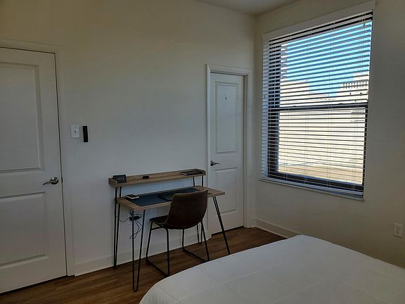 3rd image of 405 Broadway St #902