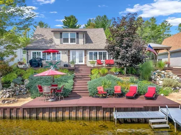 8721 Kokosing Rd, Long Lake, MI 48739