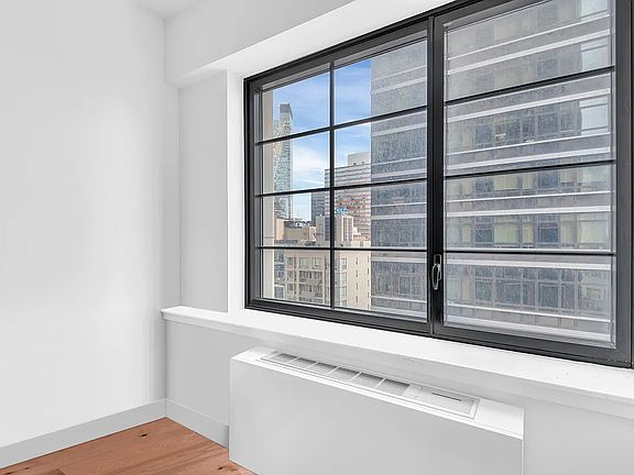 4th image of 2721 44th Dr APT 1404