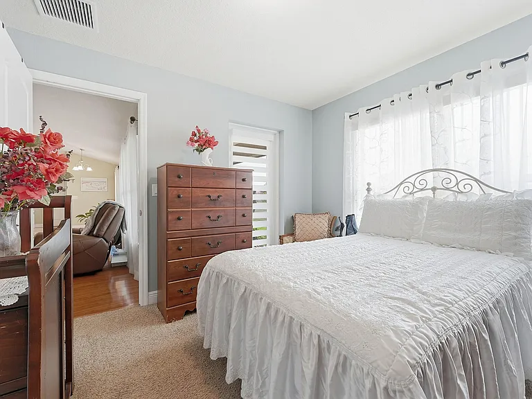 5923 NW Brianna Ct — Photo 26