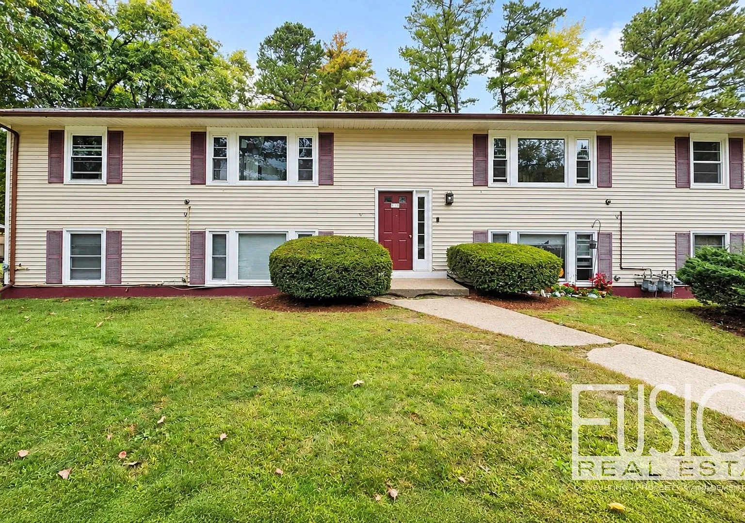 Bright 2-Bedroom Condo in Essex Junction — Photo 1