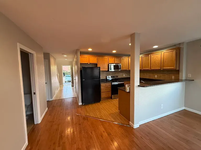 7214 E 38th Ave — Photo 6