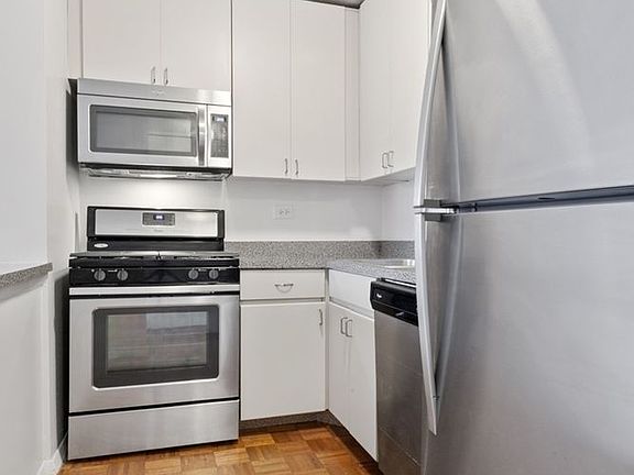 3rd image of 990 6th Ave APT 19P