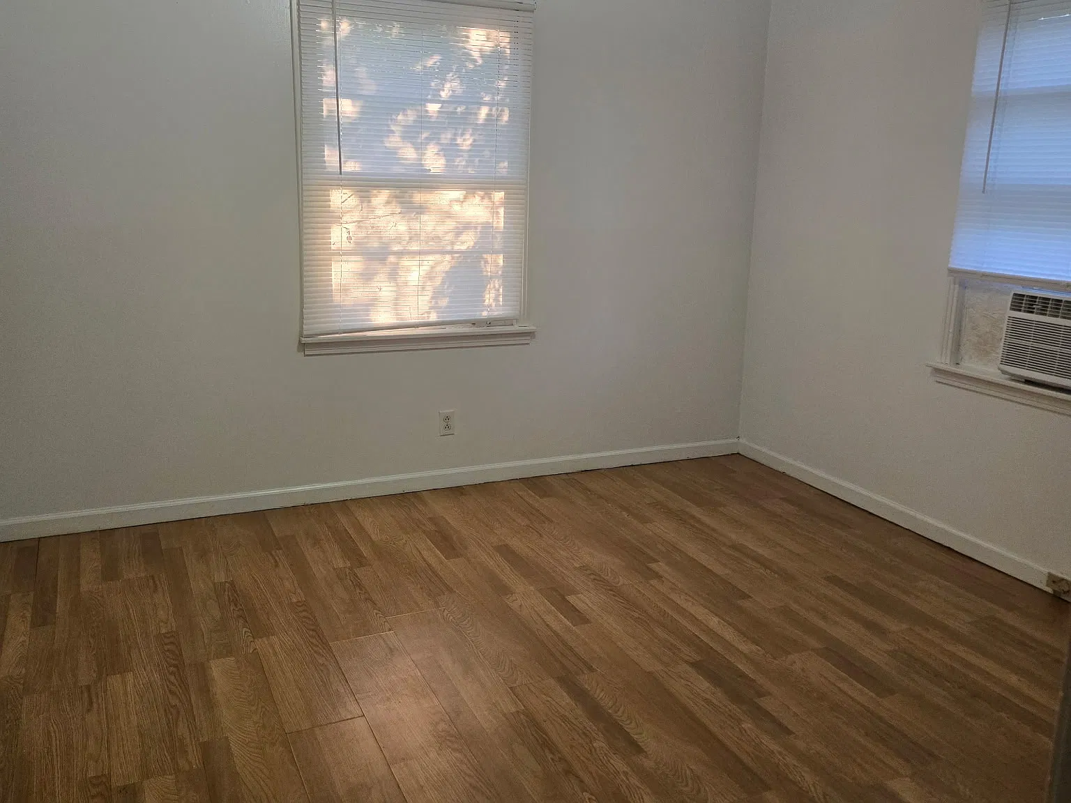 2 bed, 900 sqft, $1,400 — Photo 4