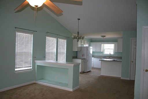5th image of 809 Jennings Berry Dr