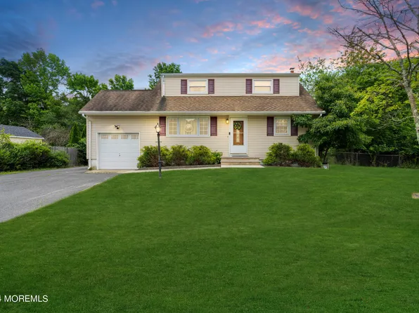 5 Bass Place, Howell, NJ 07731