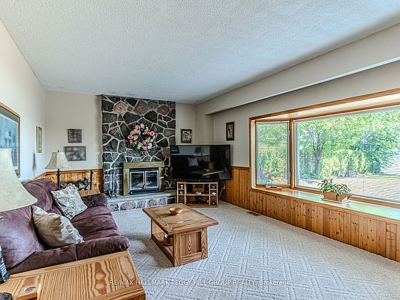 4th image of 39 Grandview Cres