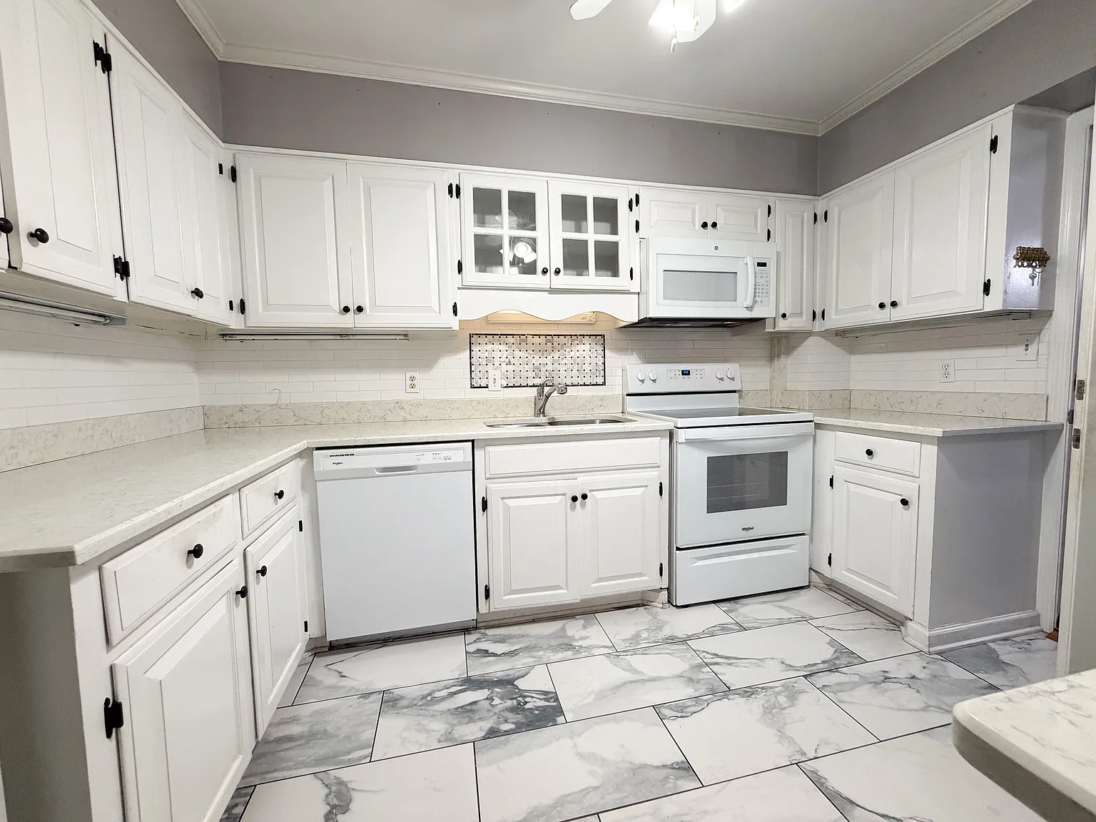 3 bed, 1863 sqft, $3,000 — Photo 2