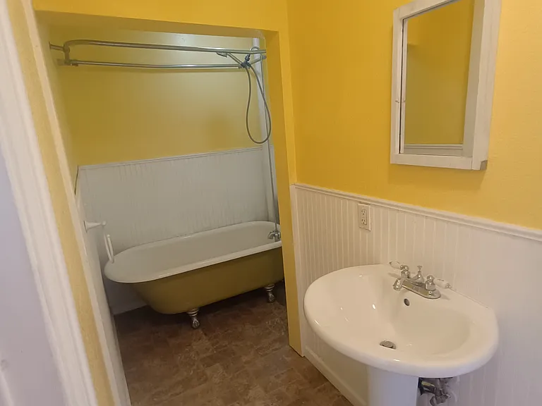 242 Gunnison Ave #1 — Photo 7