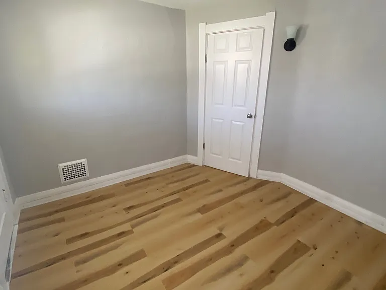 229 E Oakland St — Photo 13