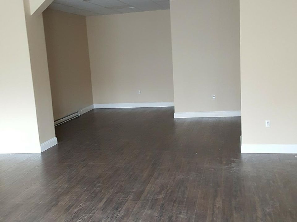 2nd image of 852 Bay St