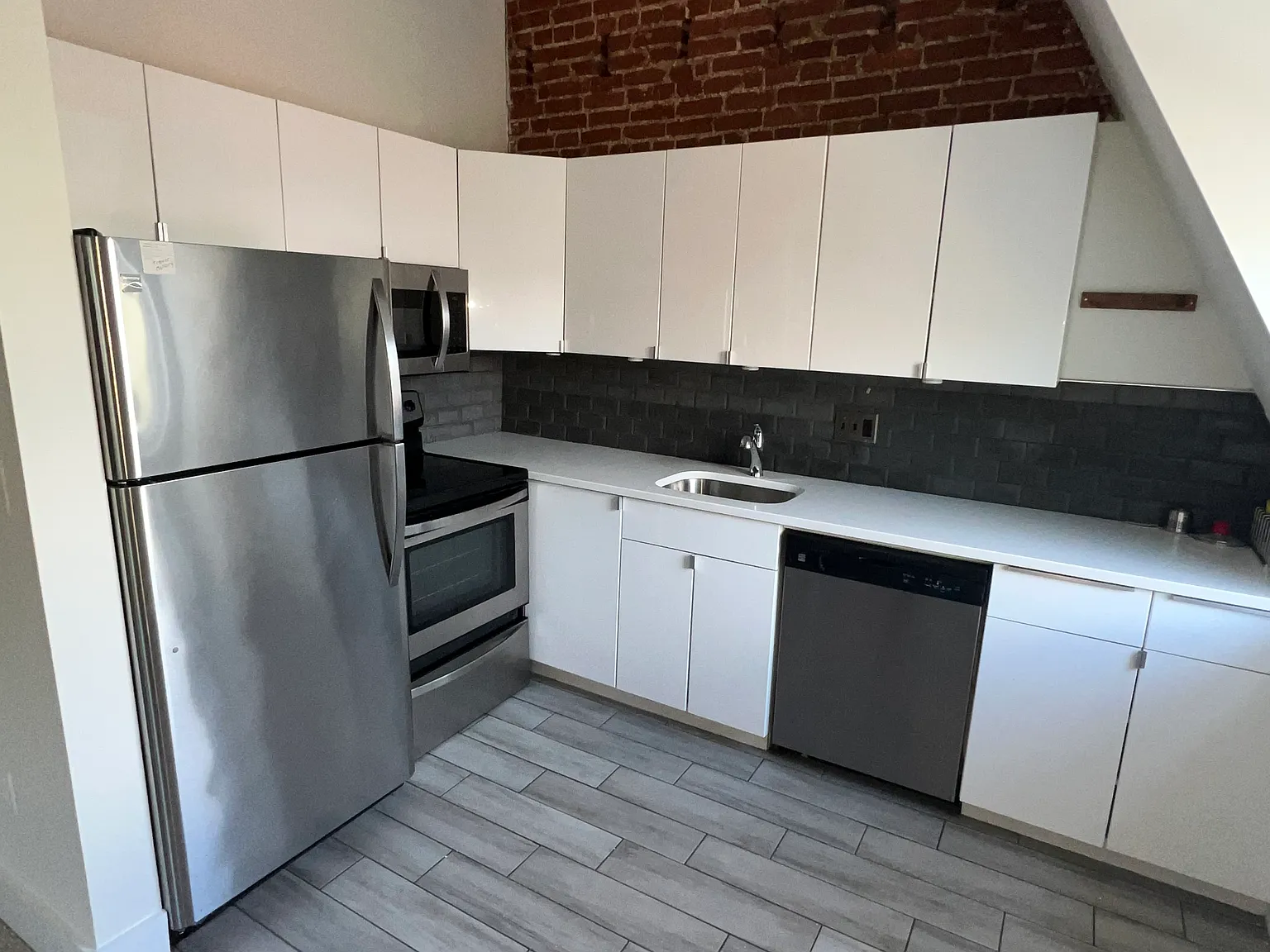 1 bed, 700 sqft, $2,300 — Photo 3