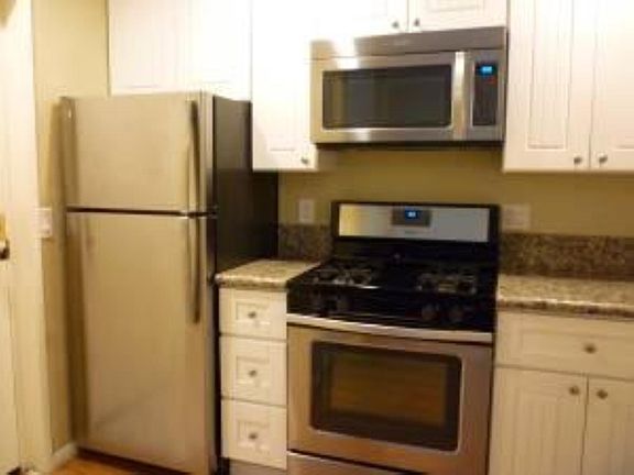 3rd image of 4633 Ingraham St