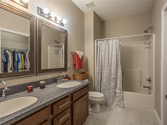 5th image of 1331 SE University Ave Unit 307