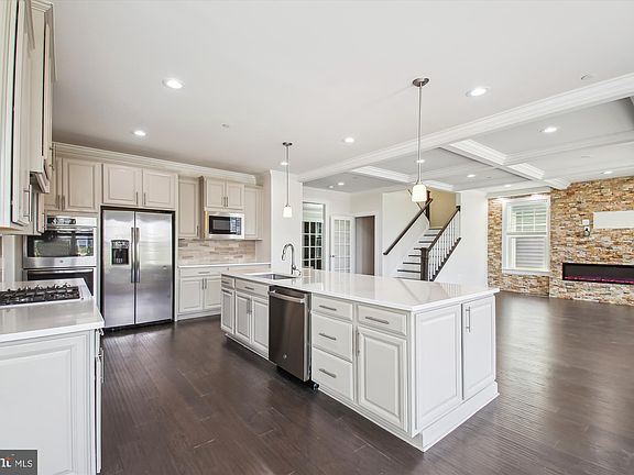 3rd image of 2715 Orchard Oriole Way