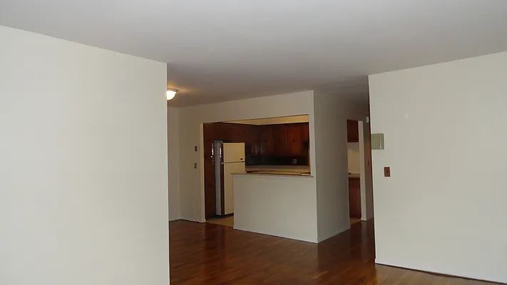 Rented by Halvatzis Realty | media 5