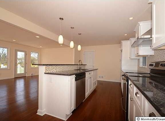 2nd image of 83 Harbor Green Cir