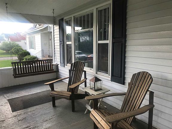 2nd image of 618 W B St