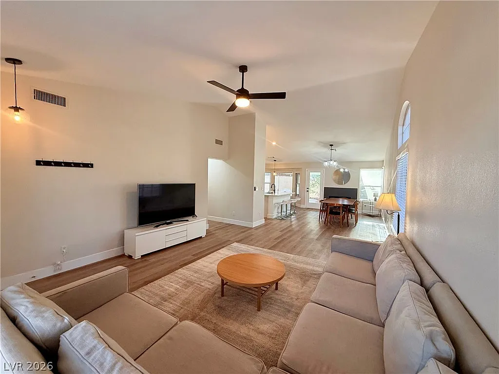 3 bed, 2.0 bath, 1587 sqft, $2,499 — Photo 3