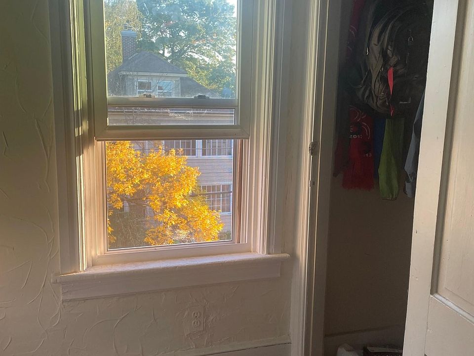 Front Entranceway closet and window