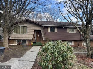 31 Deer Park Dr, Pottsville, PA 17901