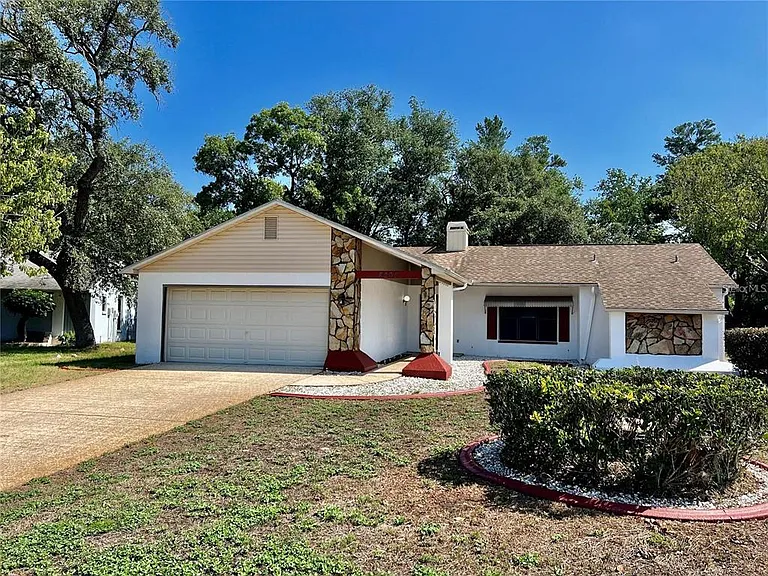 8205 Pagoda Dr — Photo 1