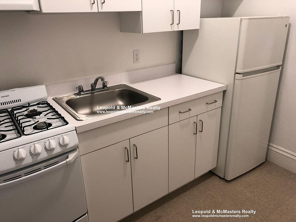 2nd image of 116 Warren St #12