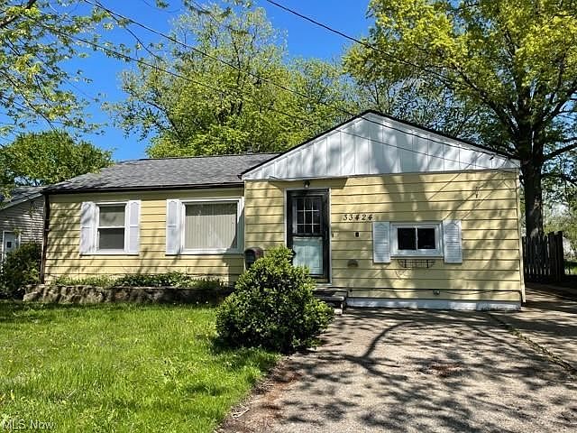 1st image of 33424 Willowick Dr