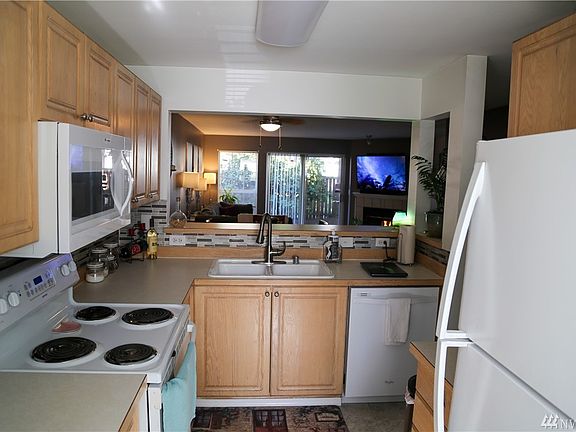 5th image of 13306 SE 272nd St APT D103