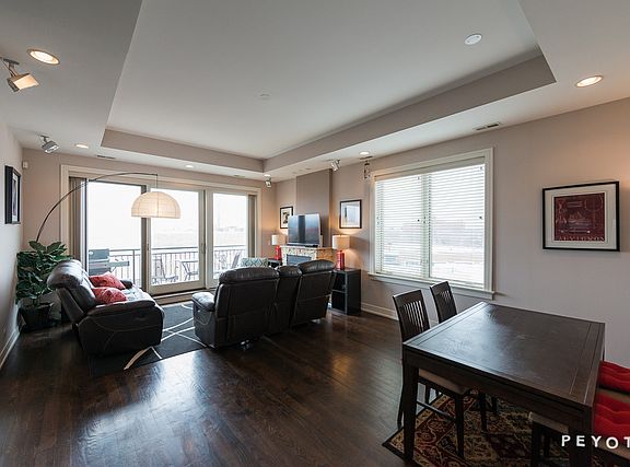 4th image of 1937 W Diversey Pkwy #4D