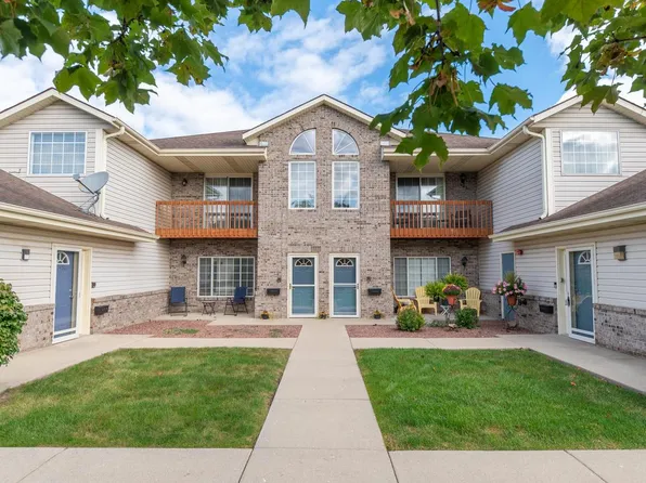 17456 West Lincoln AVENUE, New Berlin, WI 53146