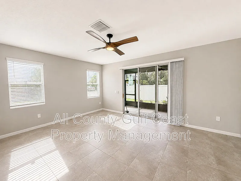 3 bed, 2.5 bath, 1813 sqft, $2,575 — Photo 4