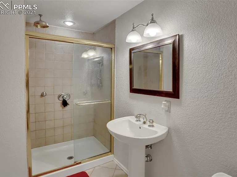 5650 Saddle Rock Rd — Photo 17