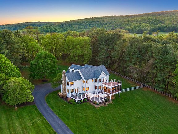 3rd image of 35571 Suffolk Ln