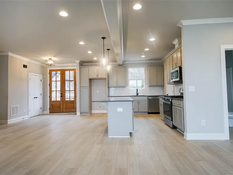 1740 Bolton Rd NW — Photo 2