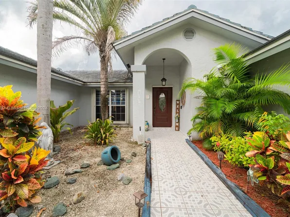 14461 SW 163rd Ter, Miami, FL 33177