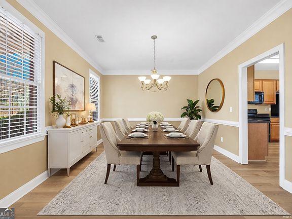 4th image of 65 Oak Ln